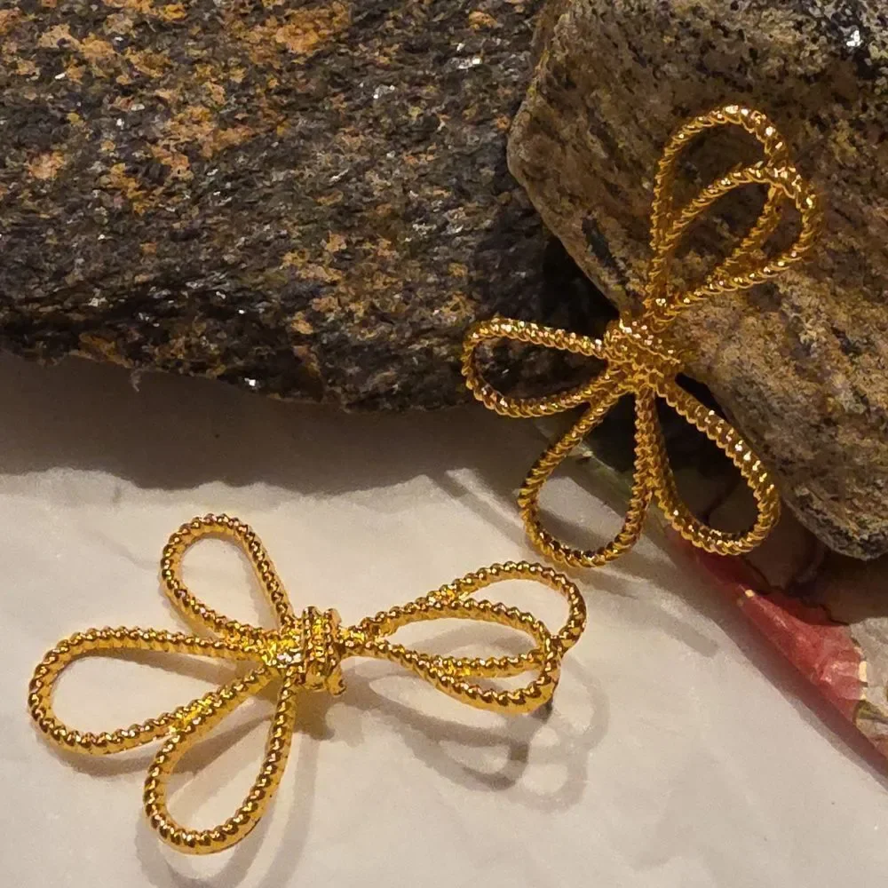 Gold Twisted Knot earrings | (A1) NWOT